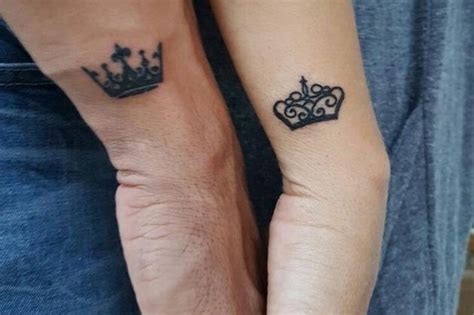 Tatuaggio corona: dove farlo e significato del simbolo